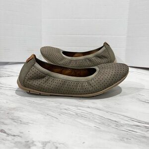 Clarks Unstructured Size 6 Sage Gray Ballet Flats Perforated Slip-On Shoes